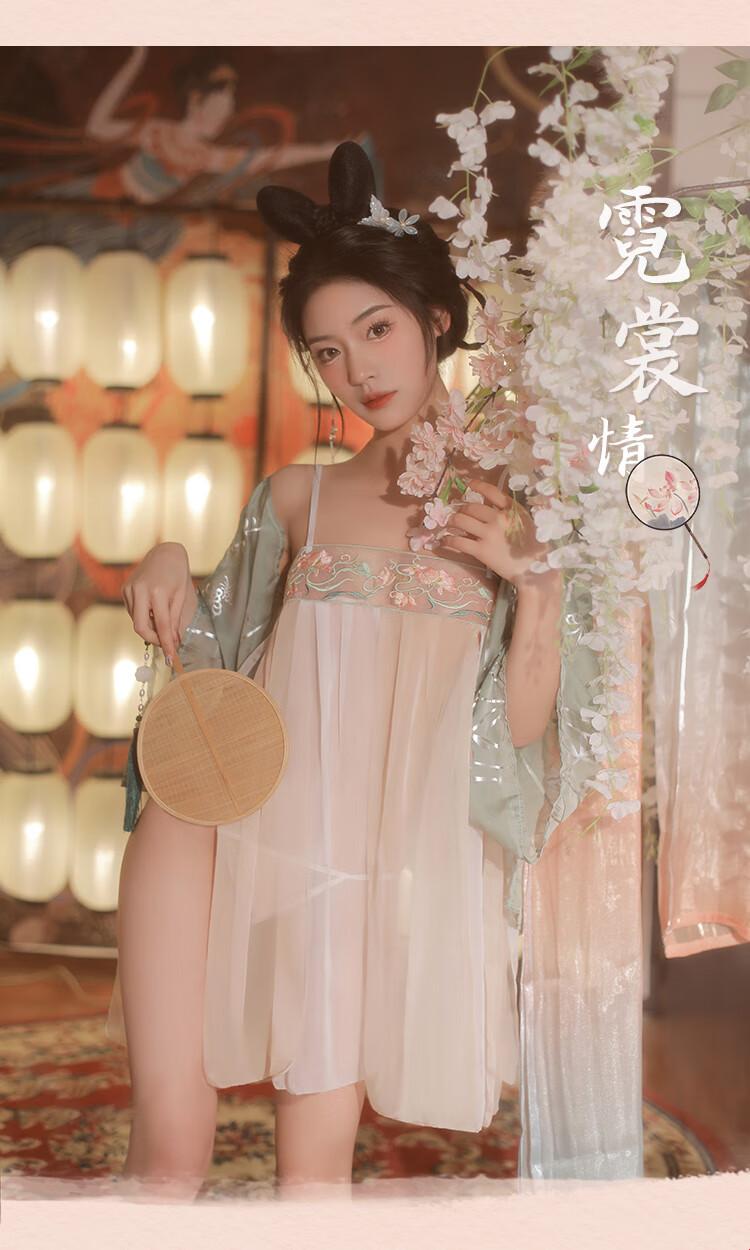 “肚兜女”古风汉服：热议背后的笑谈