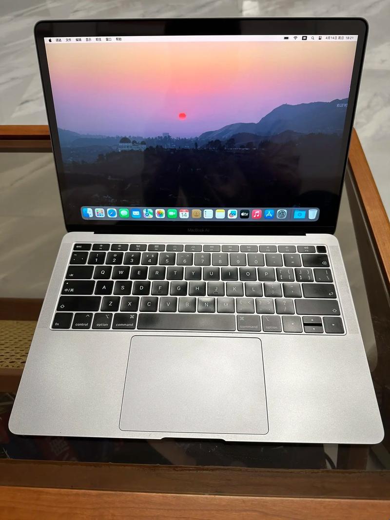 "荒诞剧场：MacBook18，一记科技圈的奇葩记录"