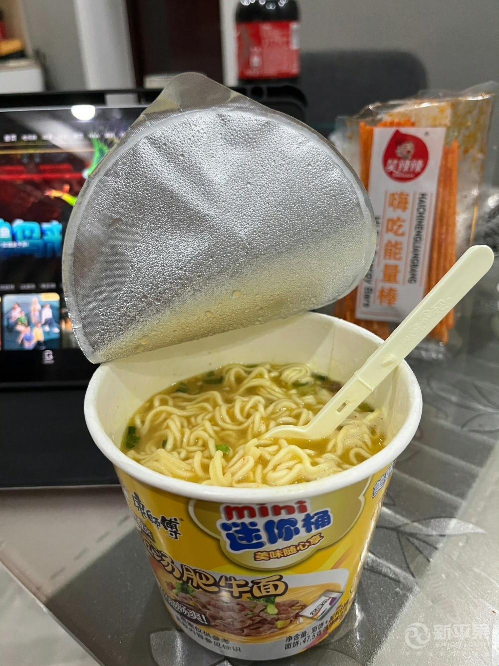 日食一包，体健能否保？网友热议泡面新时尚